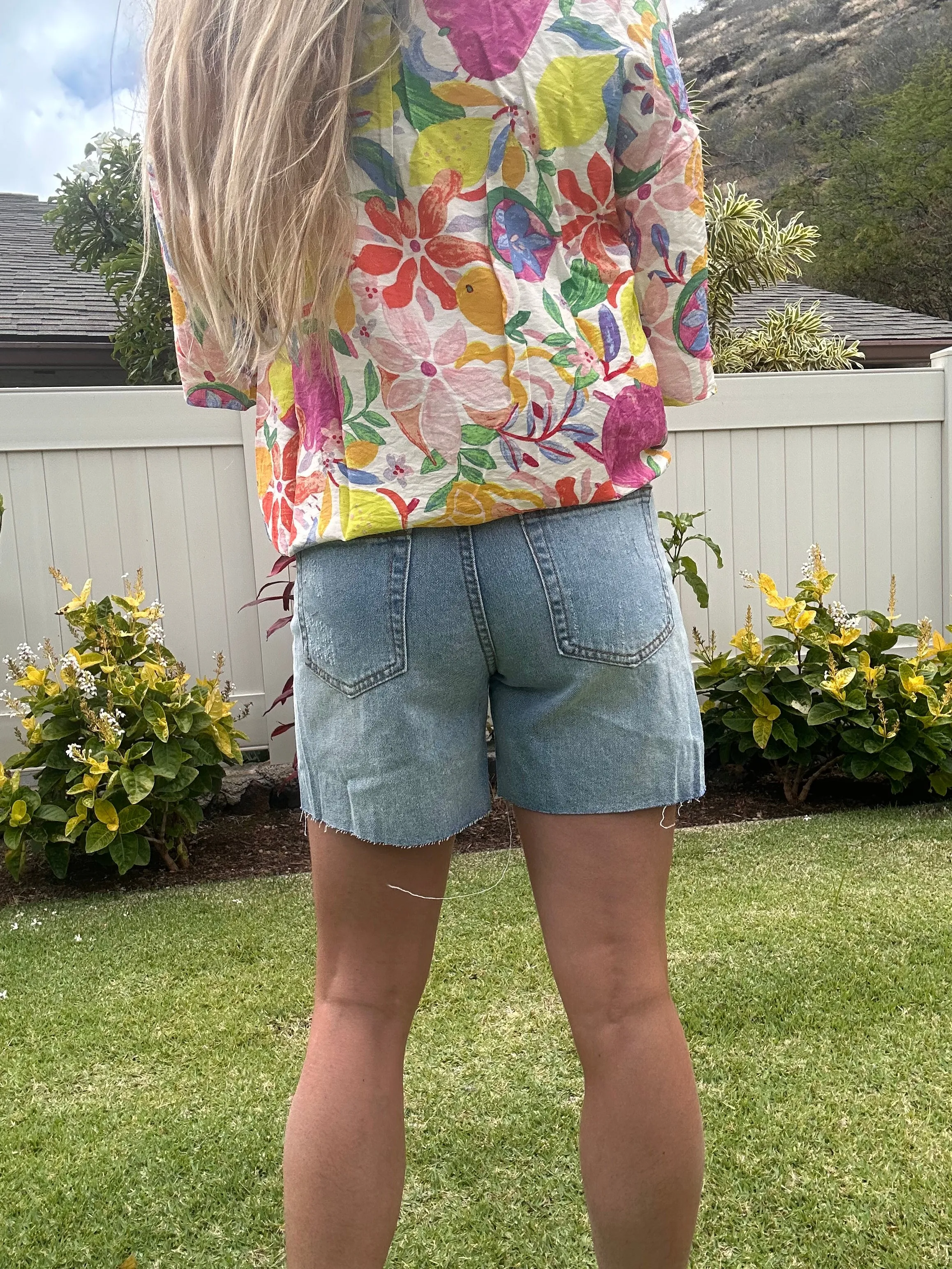 Ellie Mid-Rise destroyed denim short