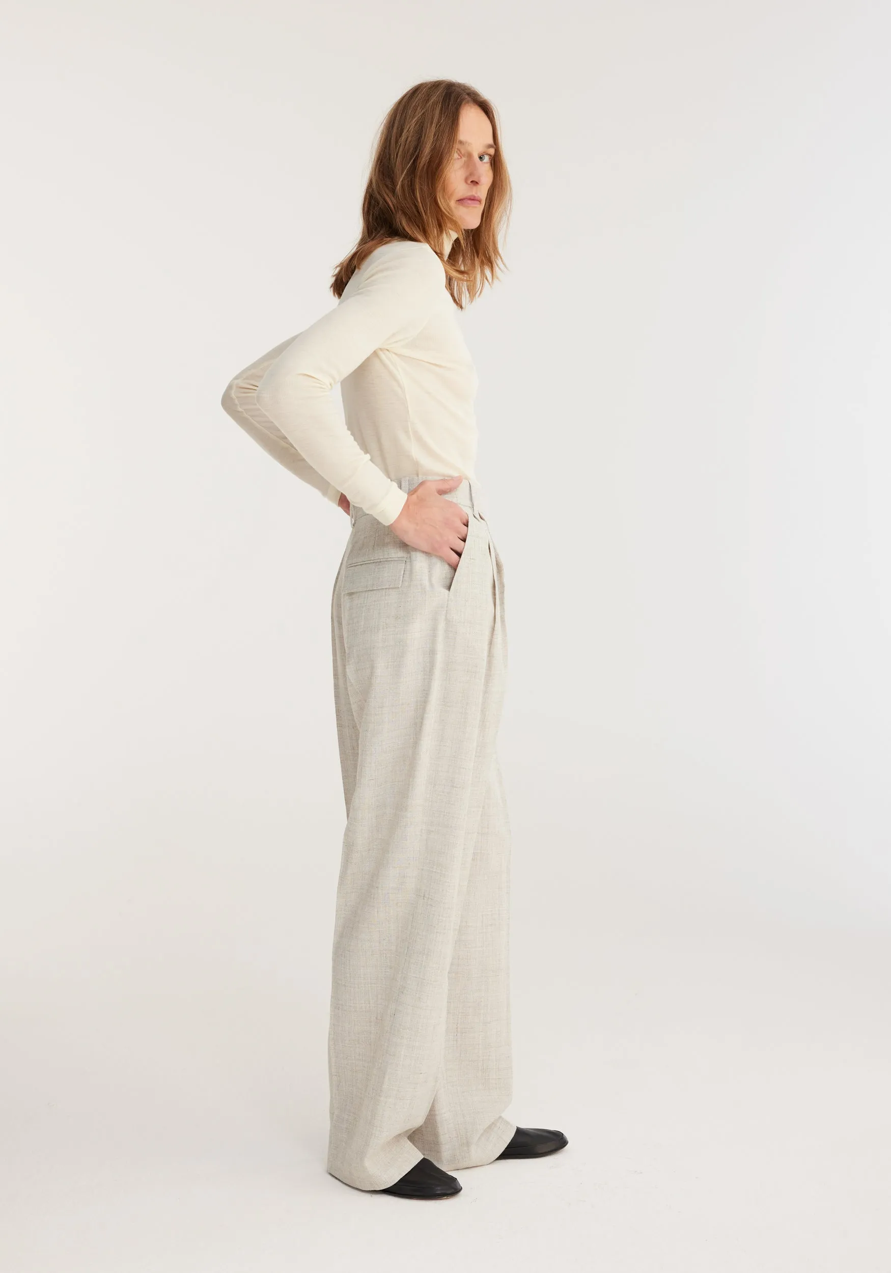 WIDE LEG PLEATED TROUSERS